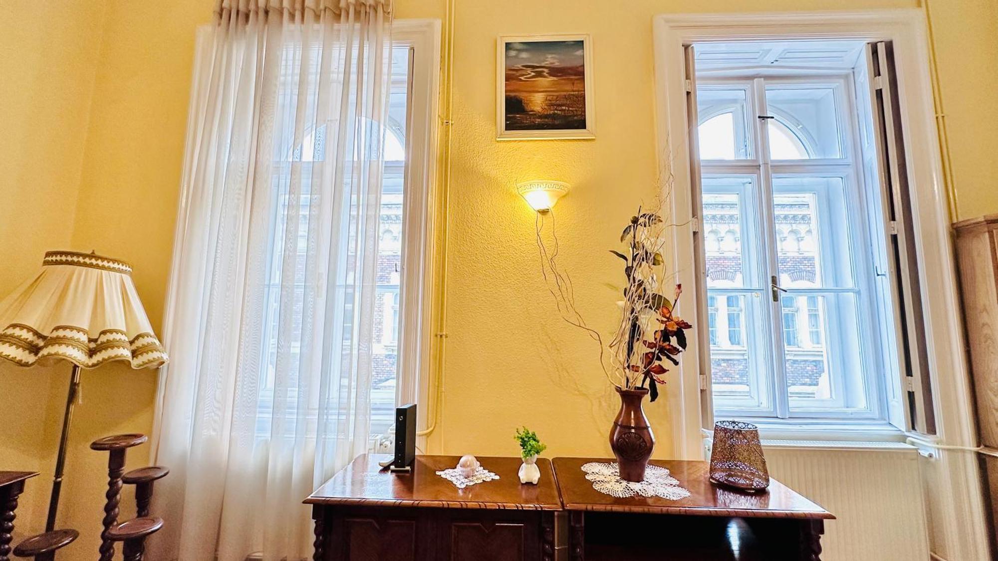 Jozsef 69 - 2brs, 5m To Newyork Cafe Apartman *