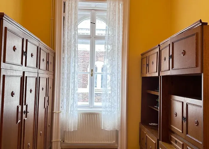 Jozsef 69 Apartment - 2Brs, 5M To Newyork Cafe