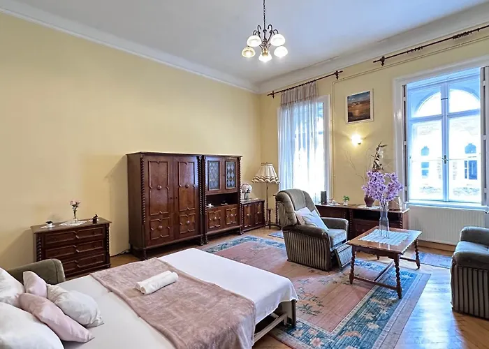 Jozsef 69 Apartment - 2Brs, 5M To Newyork Cafe