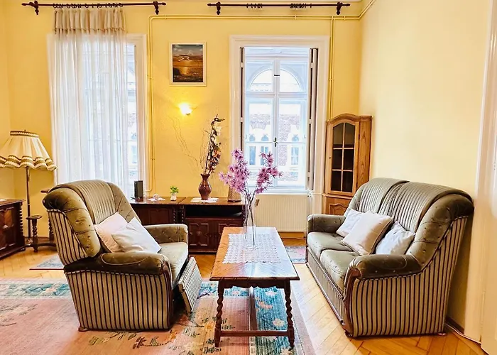 Jozsef 69 Apartment - 2Brs, 5M To Newyork Cafe