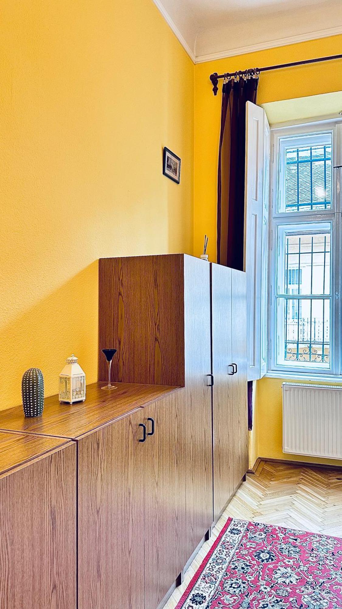 Apartment Jozsef 69 - 2brs, 5m To Newyork Cafe *